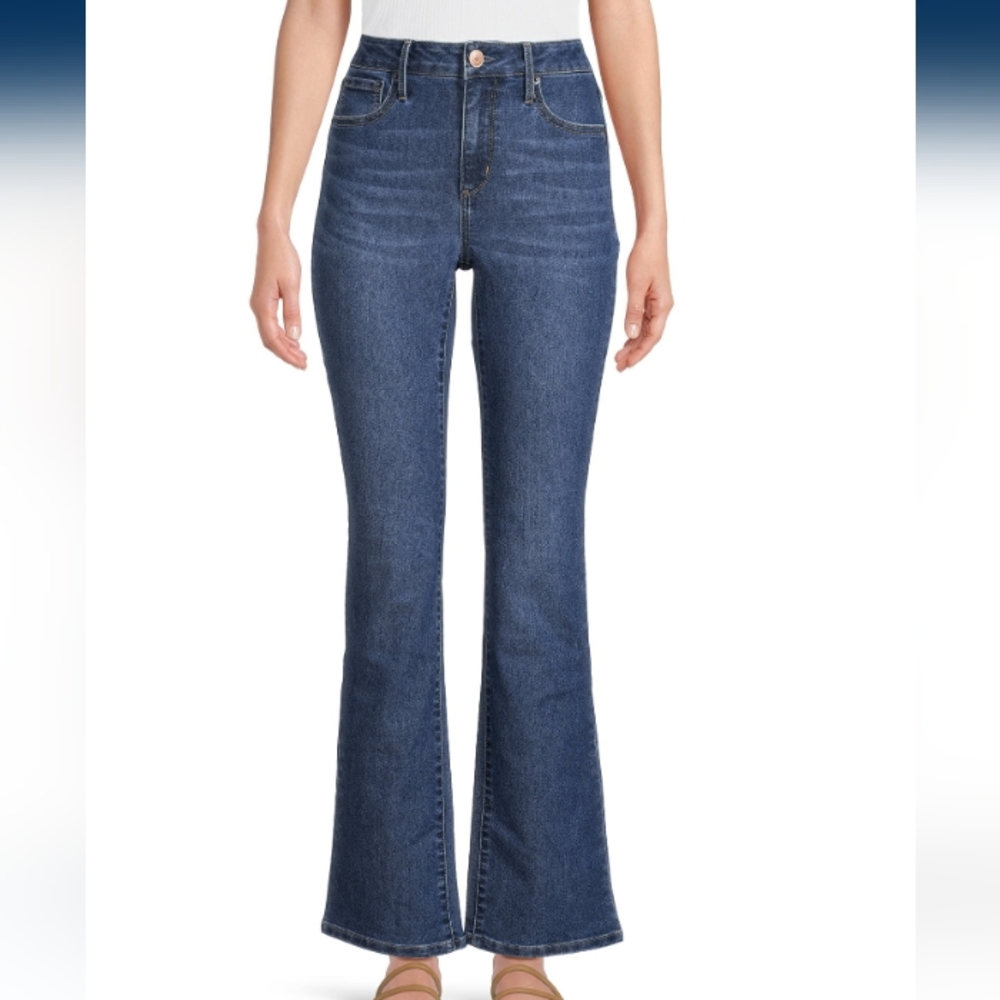 No Boundaries Juniors Mid Rise Boot Cut Jeans  Medium Wash.  Sizes 9 & 15   NWT